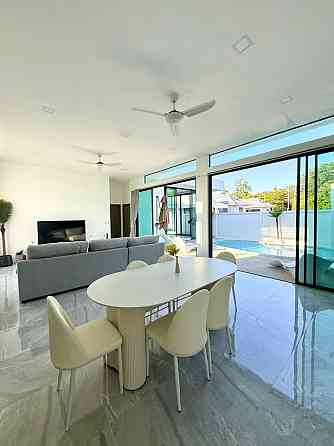 4 Beds 3 Baths House Samui