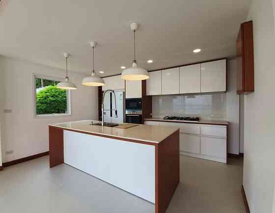3 Bedroom 4 Bathroom House Samui