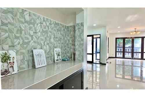 3 Bedroom Townhouse for Sale in Chaweng, Koh Samui Samui