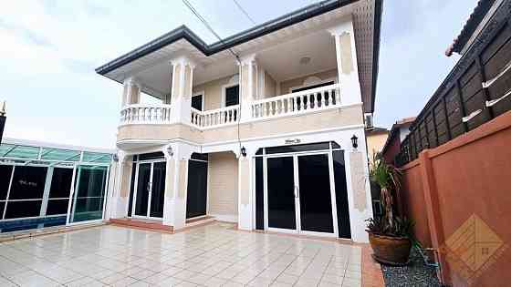 3 Bedroom Pool Villa for Sale in South Pattaya Pattaya