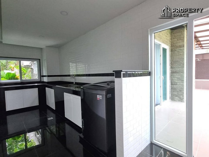 3 Bedroom Family Home for Sale in East Pattaya Pattaya - photo 11