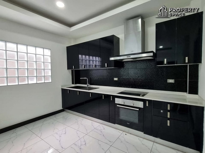 3 Bedroom Family Home for Sale in East Pattaya Pattaya - photo 6
