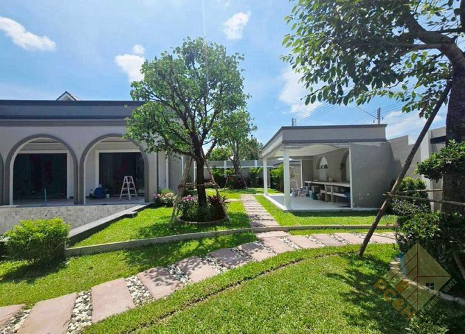 4 Bedroom House for Sale in Mabprachan Pattaya - photo 2