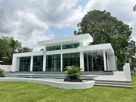 4 Bedroom Pool Villa for Sale in Phoenix Golf Club Pattaya