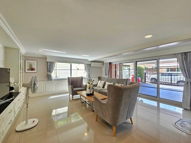 4 Bedroom House for Sale in Pattaya Pattaya - photo 11