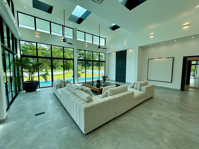 4 Bedroom Pool Villa for Sale on Golf Course Pattaya - photo 4