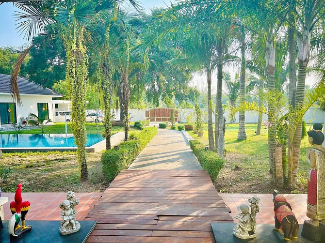 5 Bedroom Pool Villa for Sale in Pattaya Pattaya - photo 1
