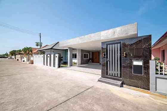 4 Bedroom Pool Villa for Sale in Central Pattaya Pattaya