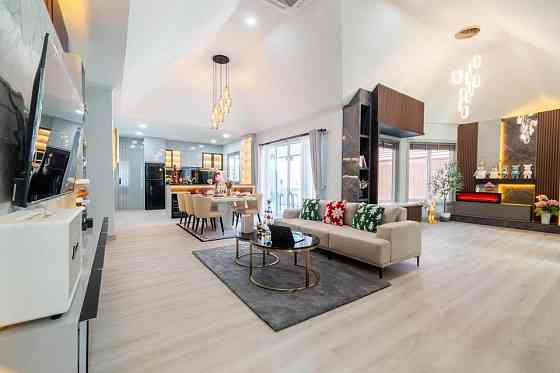 4 Bedroom Pool Villa for Sale in Central Pattaya Pattaya