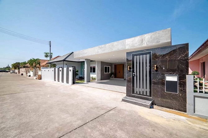 4 Bedroom Pool Villa for Sale in Central Pattaya Pattaya - photo 1