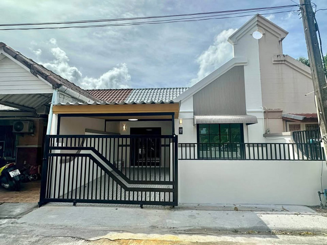 2 Bedroom House for Sale in Rock Garden Phuket Phuket - photo 3