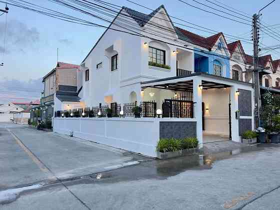 2 Bedroom Townhouse for Sale in Soi Siam Pattaya