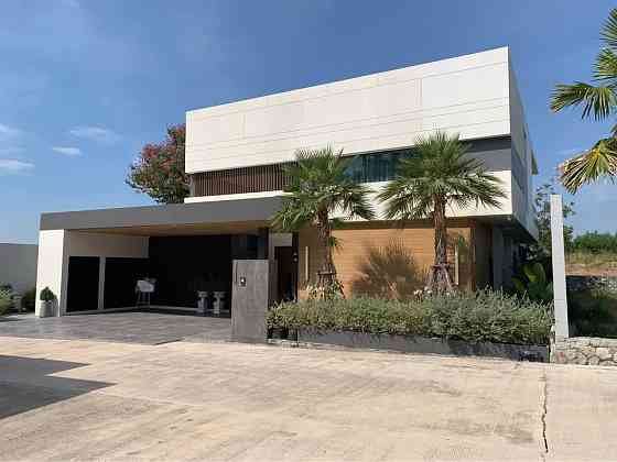 5 Bedroom Pool Villa for Sale in East Pattaya Pattaya
