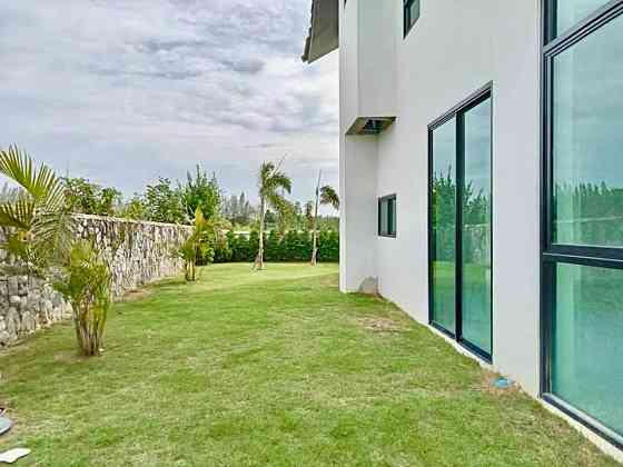 4 Bedroom Pool Villa for Sale in Nongprue Pattaya