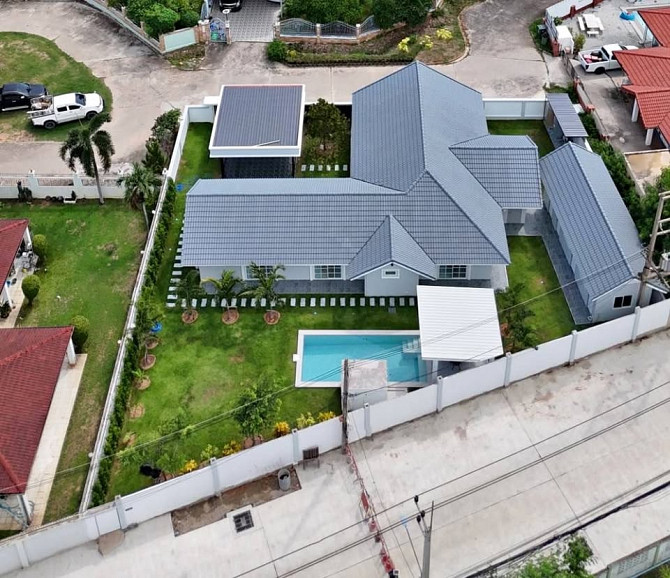 6 Bedroom Pool Villa for Sale in Tung Klom Tan Man Pattaya - photo 1
