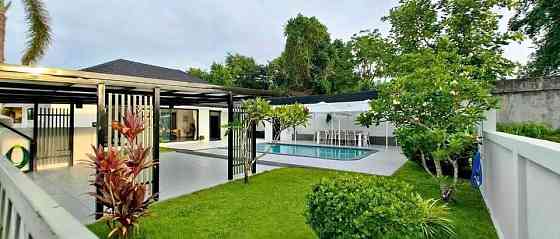 3 Bedroom Pool Villa for Sale in Pattaya Pattaya
