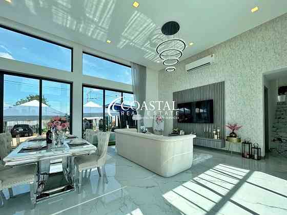 4 Bedroom Pool Villa for Sale in East Pattaya Pattaya
