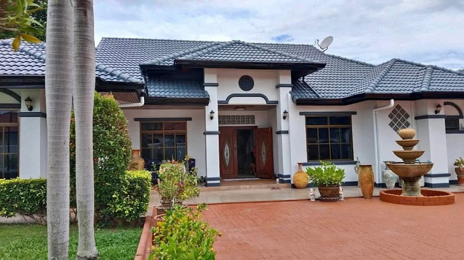 4 Bedroom Pool Villa for Sale in Pattaya Pattaya - photo 1