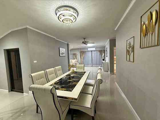 4 Bedroom Pool Villa for Sale in Pattaya Pattaya