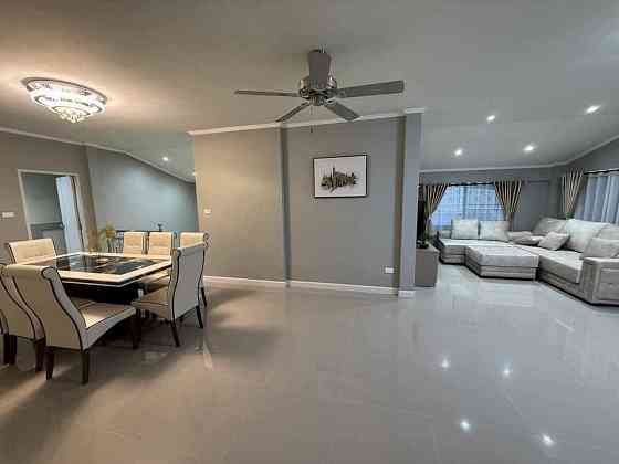 4 Bedroom Pool Villa for Sale in Pattaya Pattaya