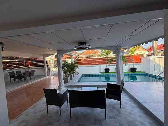 4 Bedroom Pool Villa for Sale in Pattaya Pattaya
