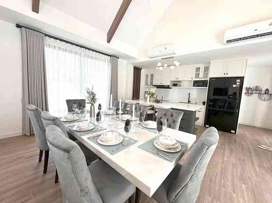5 Bedroom Pool Villa for Sale near Pattaya Pattaya