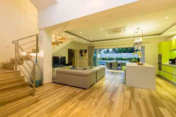 5 Bedroom Pool Villa for Sale in Maenam Samui