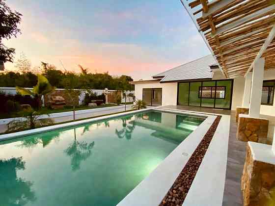 4 Bedroom Pool Villa for Sale in Koh Samui Samui