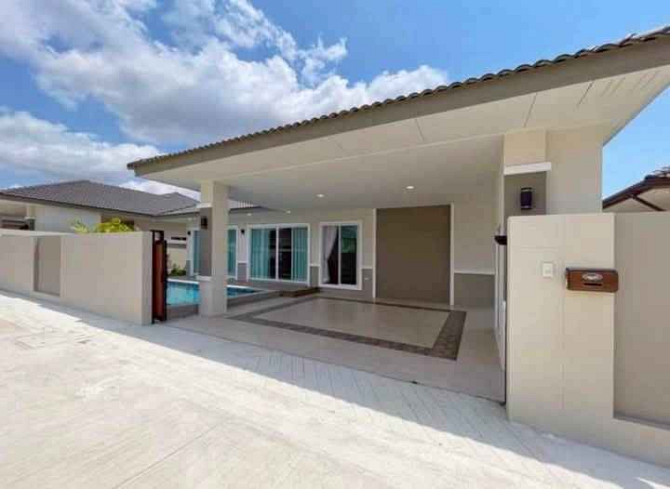 House with Bedrooms: 3 and Bathrooms: 3 Pattaya - photo 2