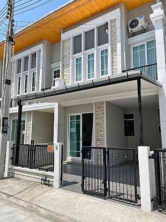 3 Beds 2 Baths Townhouse Pattaya