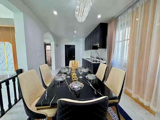 House with Bedrooms: 5 and Bathrooms: 4 Pattaya