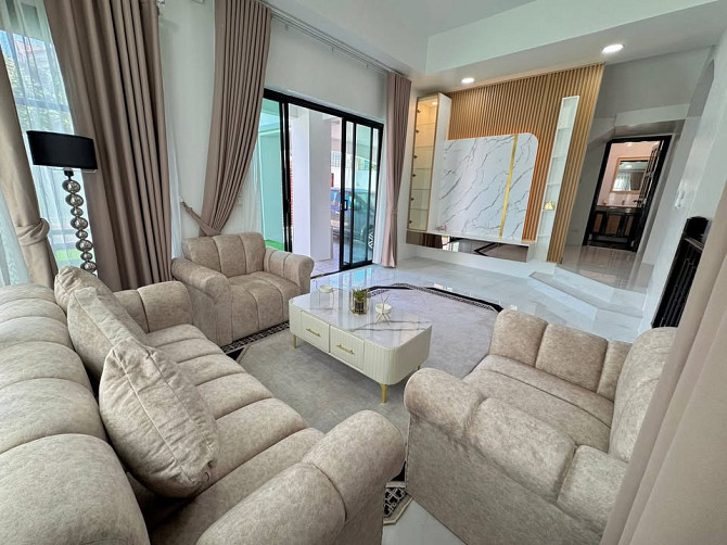 House with Bedrooms: 5 and Bathrooms: 4 Pattaya - photo 2