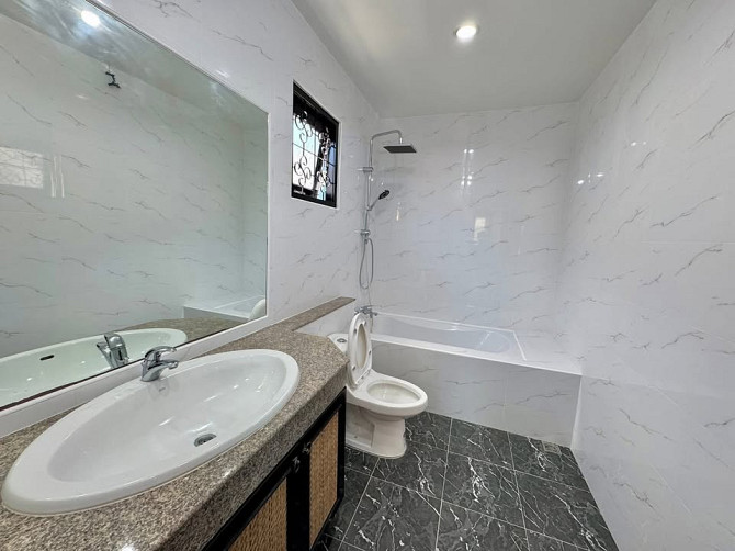 House with Bedrooms: 5 and Bathrooms: 4 Pattaya - photo 11