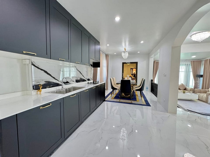 House with Bedrooms: 5 and Bathrooms: 4 Pattaya - photo 3