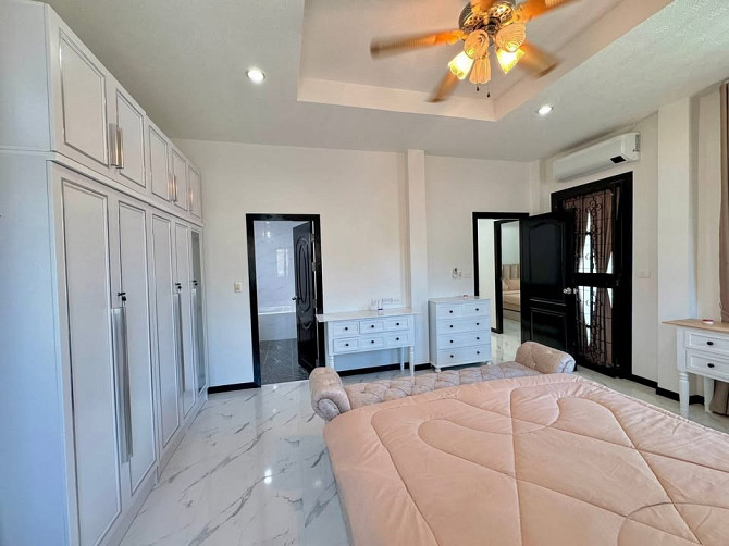 House with Bedrooms: 5 and Bathrooms: 4 Pattaya - photo 8