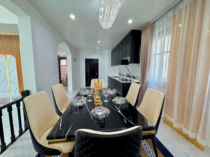 House with Bedrooms: 5 and Bathrooms: 4 Pattaya - photo 4