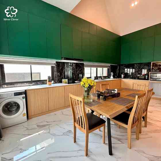 House with Bedrooms: 3 and Bathrooms: 4 Pattaya