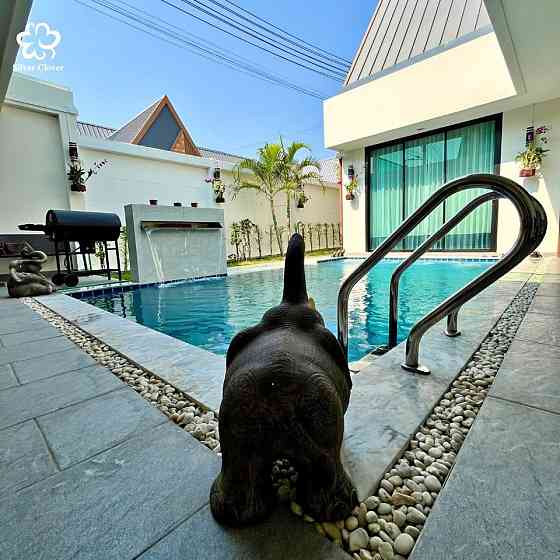 House with Bedrooms: 3 and Bathrooms: 4 Pattaya