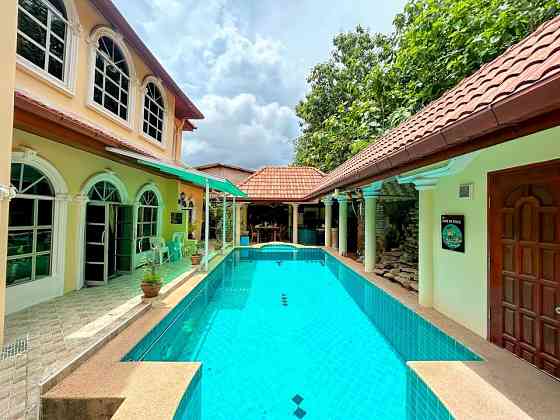 4 beds 4 baths House Pattaya