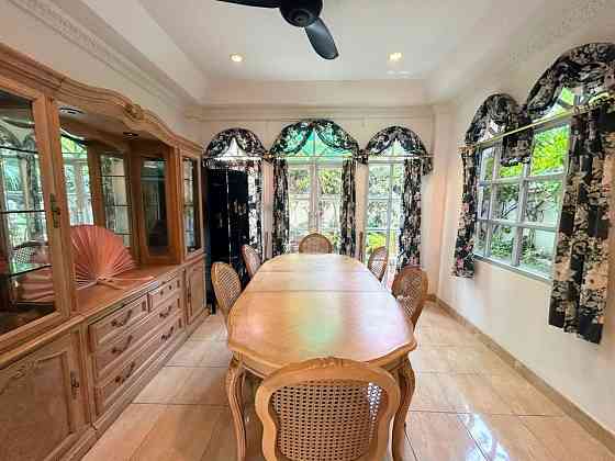 4 beds 4 baths House Pattaya