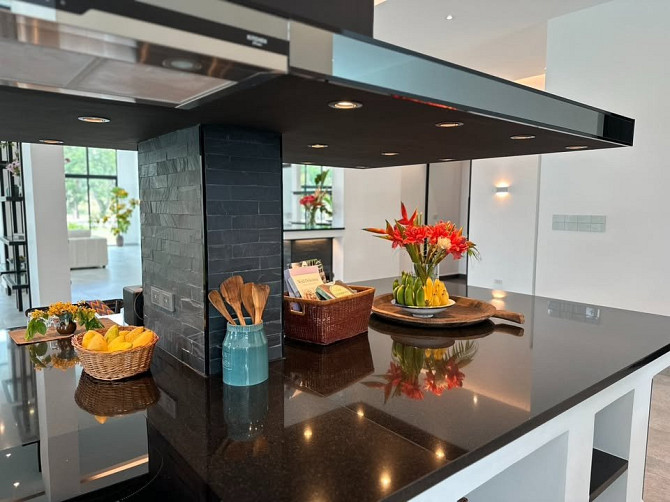 House with Bedrooms: 4 and Bathrooms: 5 Pattaya - photo 16