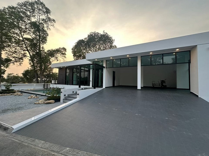 House with Bedrooms: 4 and Bathrooms: 5 Pattaya - photo 17