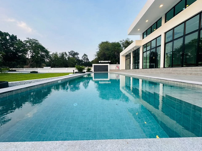 House with Bedrooms: 4 and Bathrooms: 5 Pattaya - photo 8