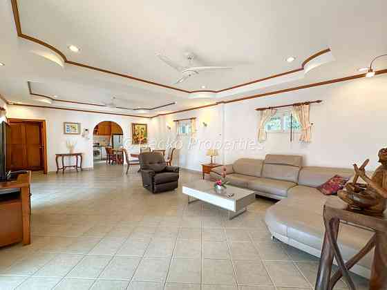 3 beds 3 baths House Pattaya