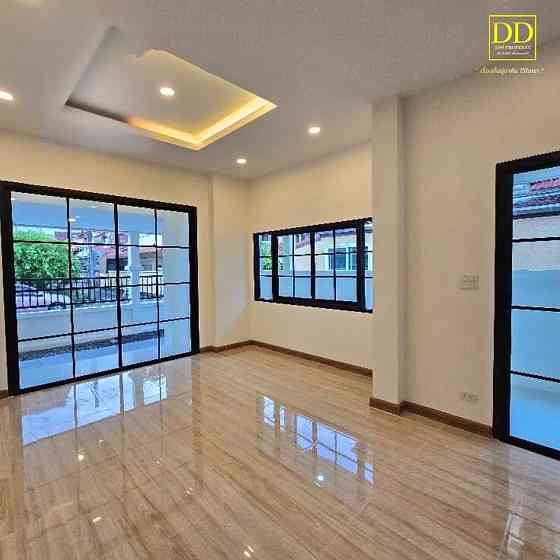 4 bedroom, 2 bathroom townhouse ภูเก็ต