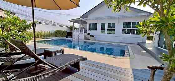 4 Bedroom Pool Villa for Sale in Pattaya Pattaya
