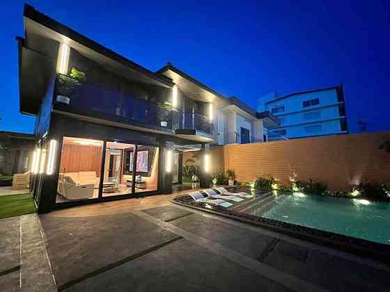 7 Bedroom Pool Villa for Sale in Jomtien Pattaya