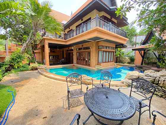 4 Bedroom Pool Villa for Sale in Na-Jomtien Pattaya