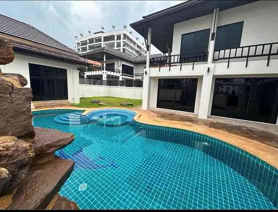 4 Bedroom Pool Villa for Sale in Pratumnak Pattaya