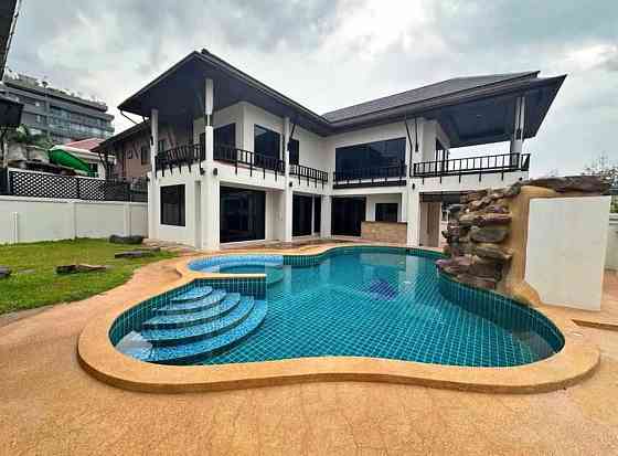 4 Bedroom Pool Villa for Sale in Pratumnak Pattaya